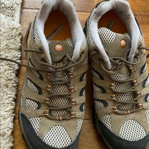 Men’s hiking boots